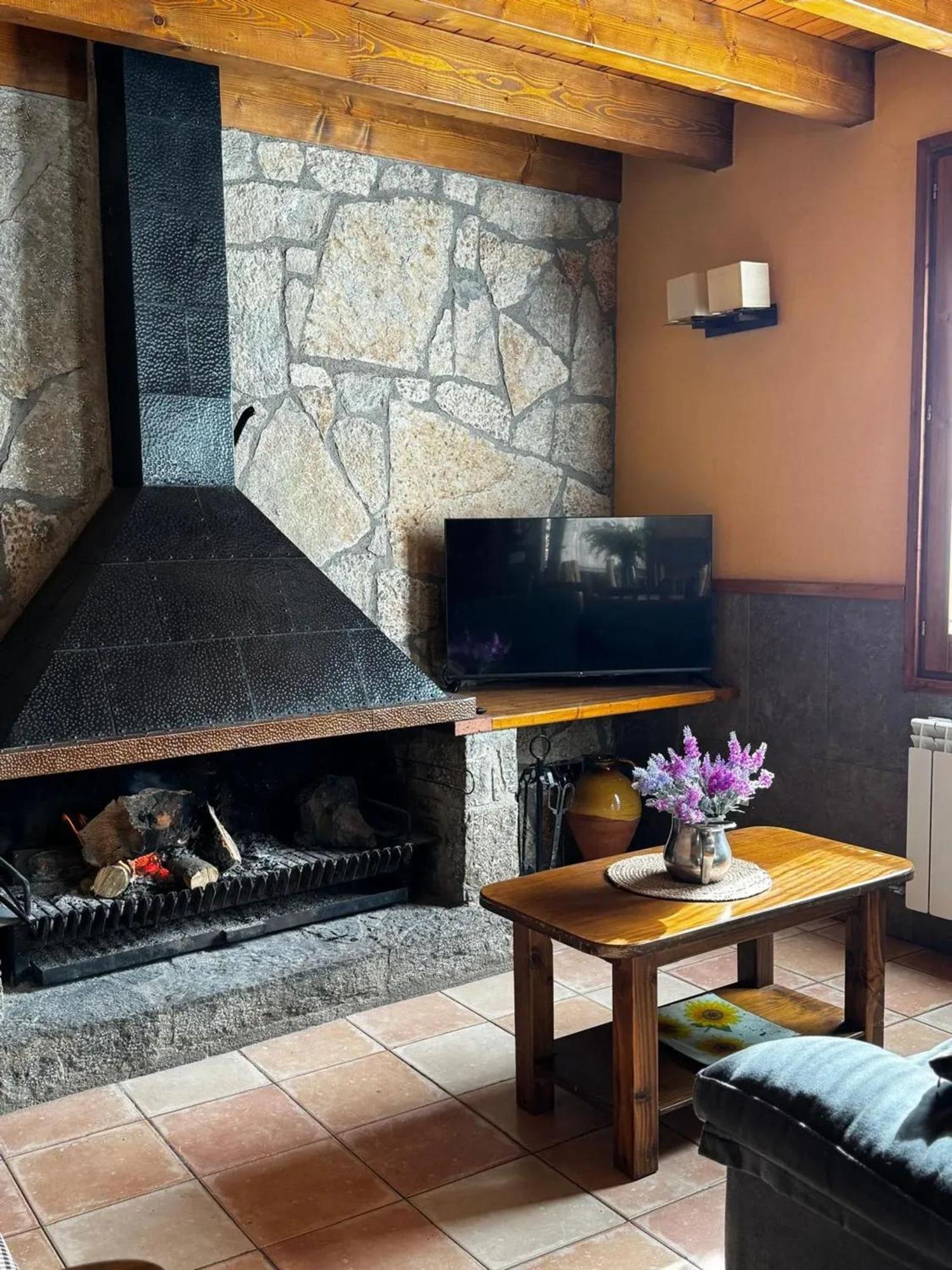 Spacious House In Ogassa With Terrace And Bbq Exterior foto